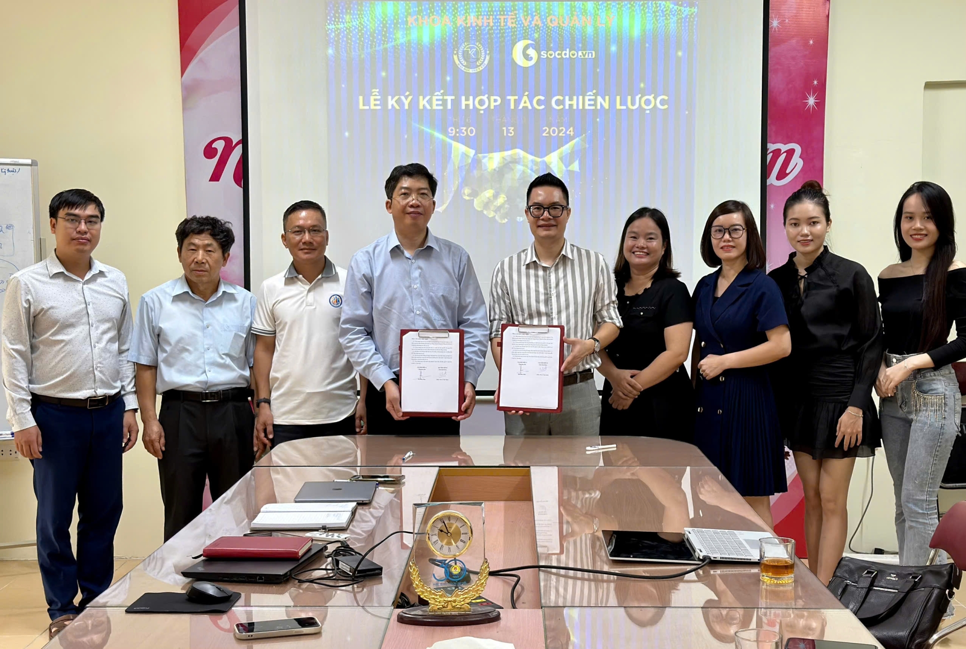 Hợp t&aacute;c c&ocirc;ng ty S&oacute;c Đỏ